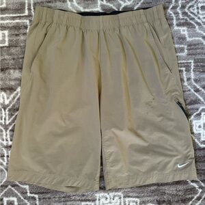 Nike lightweight hiking shorts Large Tan